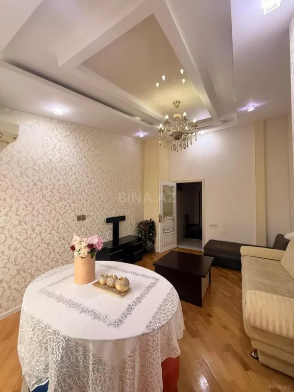 Kirayə verilir 2 otaqlı mənzil 85 m²