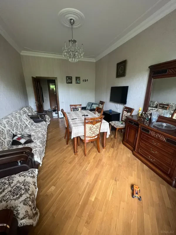 Kirayə verilir 2 otaqlı mənzil 60 m²