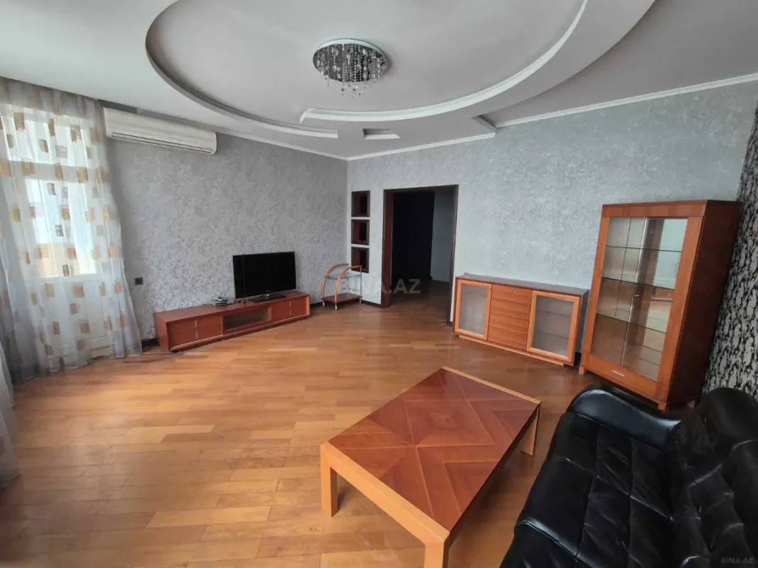 Satılır 2 otaqlı mənzil 105 m²