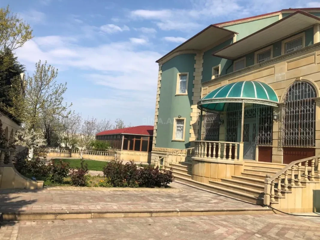 Kirayə verilir 8 otaqlı həyət evi 450 m²