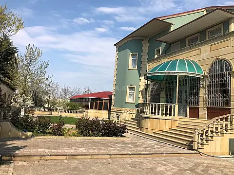 Kirayə verilir 8 otaqlı həyət evi 450 m² — Bakı, Badamdar 8 otaq 450.00 m²