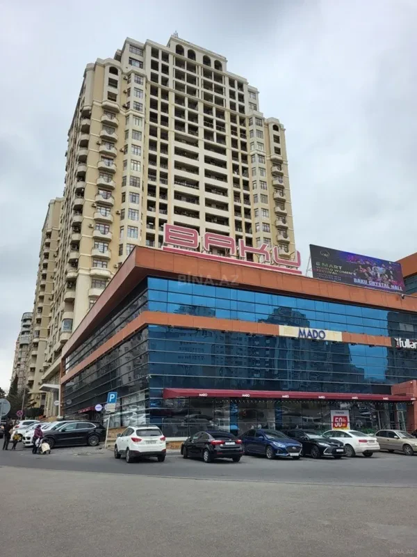 Satılır 3 otaqlı mənzil 156 m²