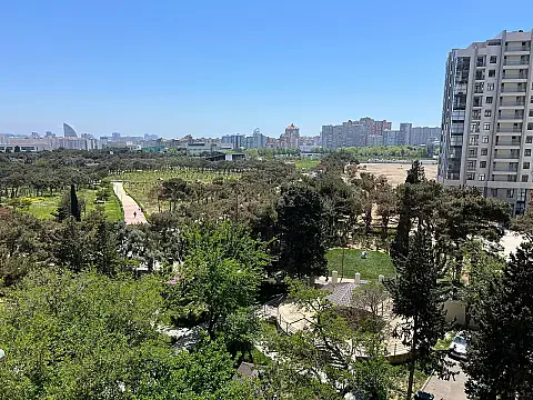 Satılır 4 otaqlı mənzil 160 m² — Bakı 4 otaq 160.00 m²