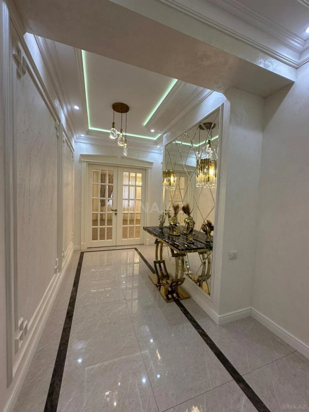 Satılır 3 otaqlı mənzil 156 m²