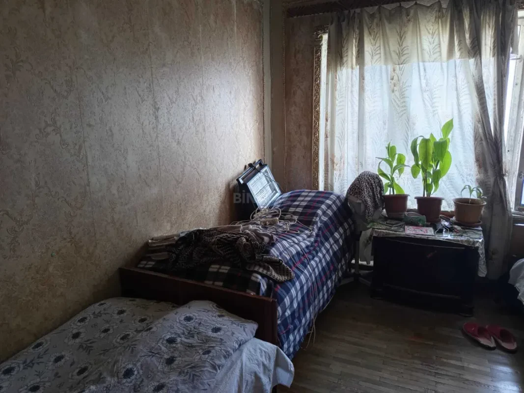 Satılır 4 otaqlı mənzil 120 m²