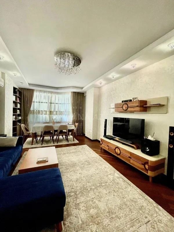 Satılır 3 otaqlı mənzil 120.6 m²