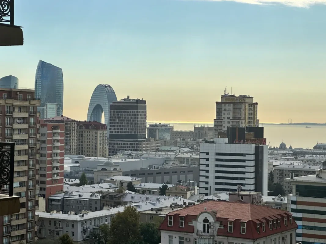 Satılır 3 otaqlı mənzil 160 m²