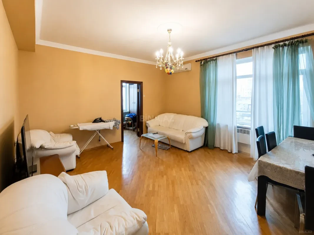 Satılır 3 otaqlı mənzil 105 m²