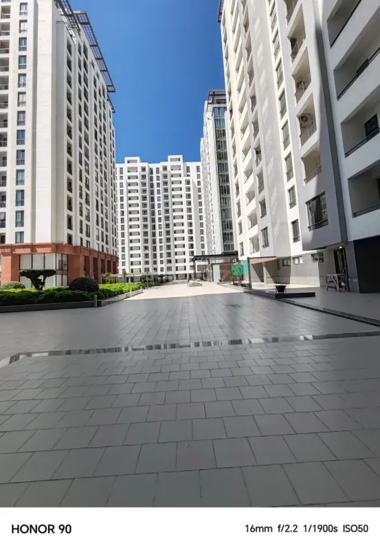 Satılır 4 otaqlı mənzil 180 m²