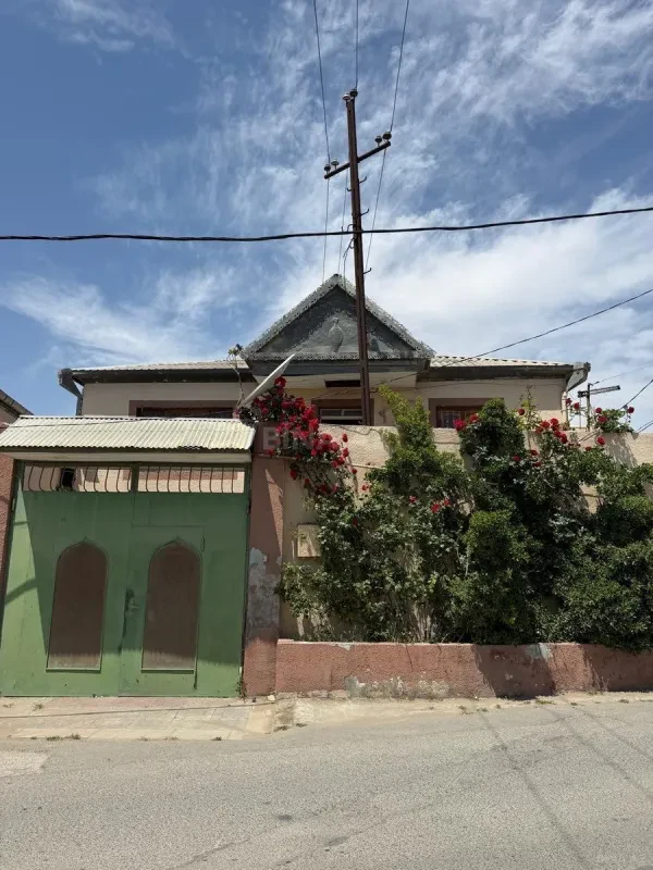 Satılır 5 otaqlı həyət evi 100 m²