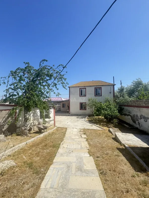 Satılır 5 otaqlı həyət evi 180 m²