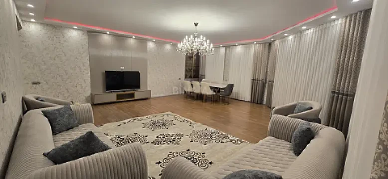 Kirayə verilir 6 otaqlı mənzil 268 m² — Bakı, İnşaatçılar 6 otaq 268.00 m²