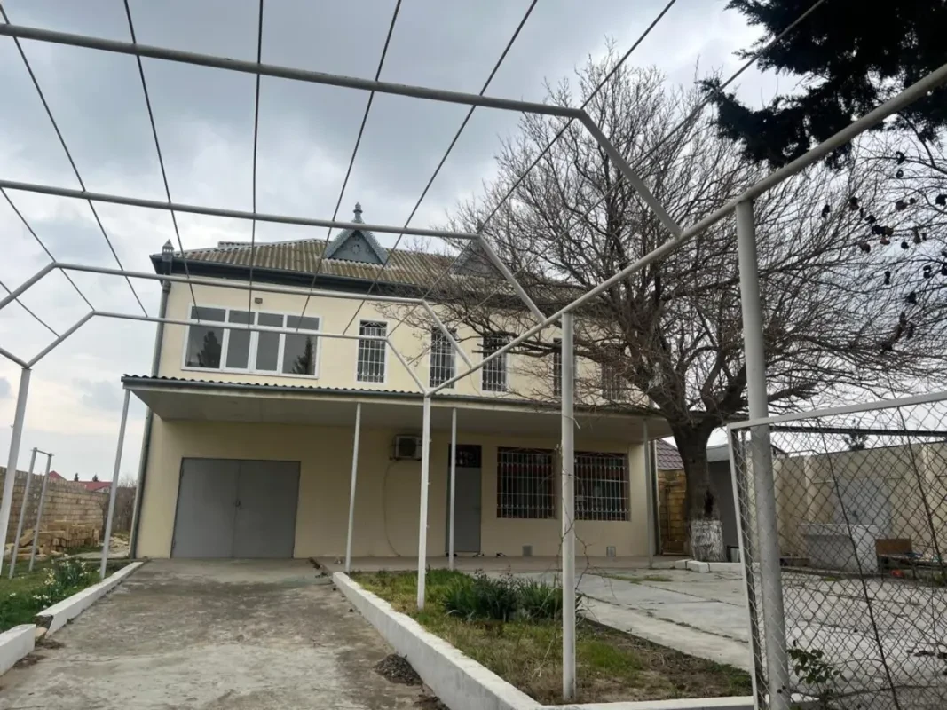 Satılır 4 otaqlı həyət evi 200 m²