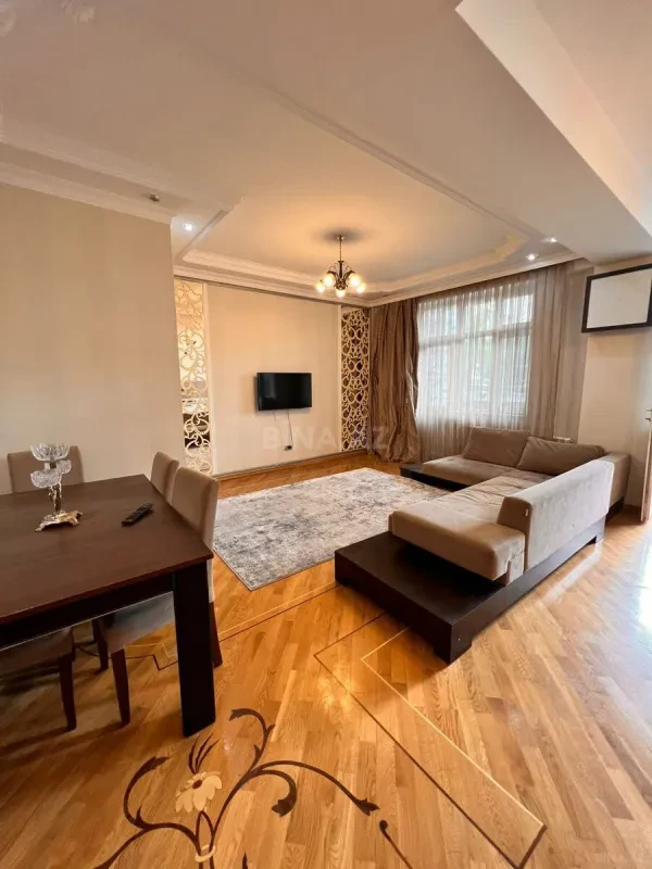 Kirayə verilir 2 otaqlı mənzil 100 m²