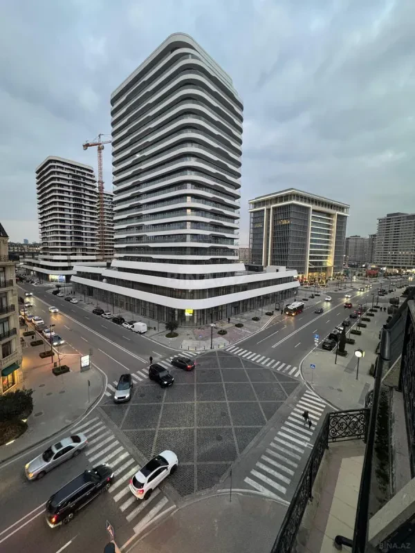 Kirayə verilir 4 otaqlı mənzil 230 m²