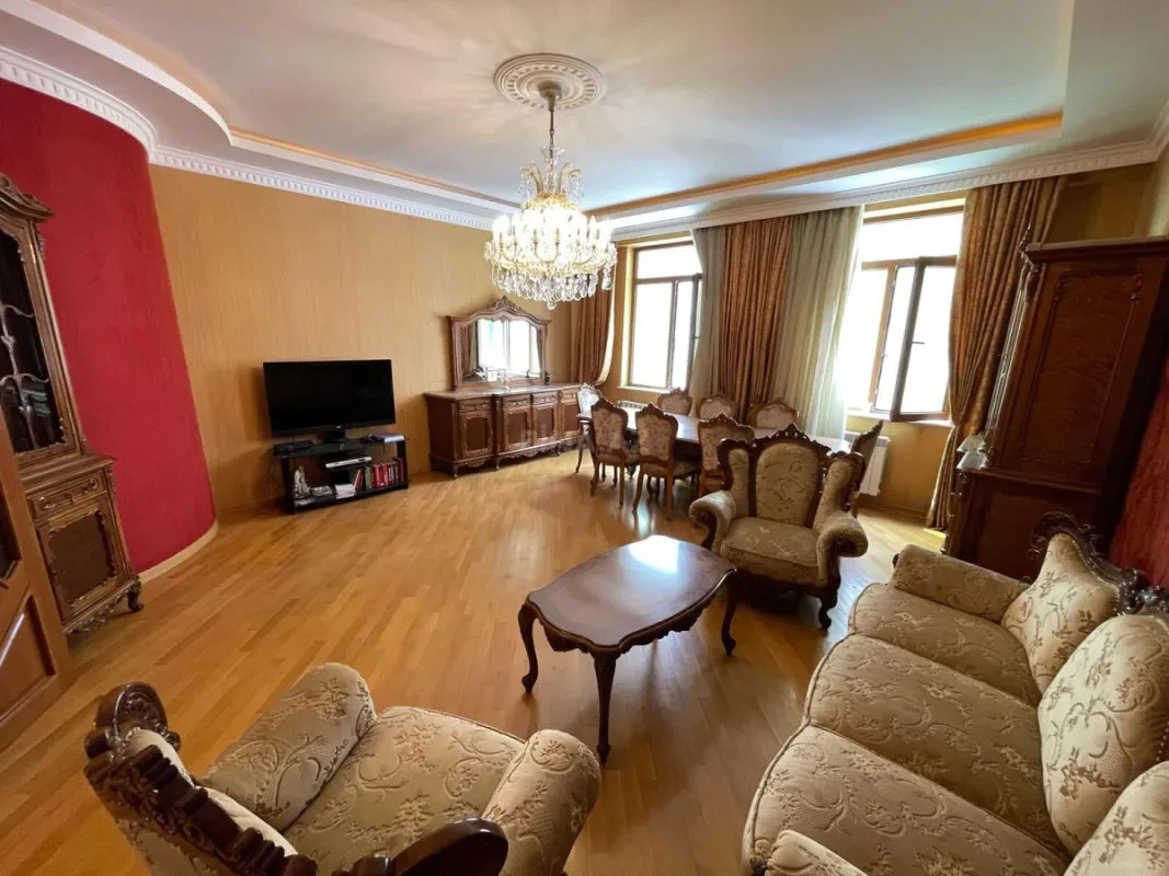 Kirayə verilir 3 otaqlı mənzil 130 m²