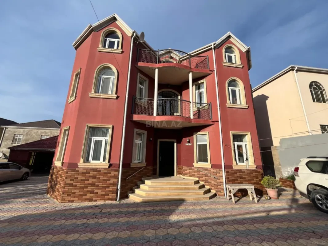 Satılır 8 otaqlı həyət evi 500 m²