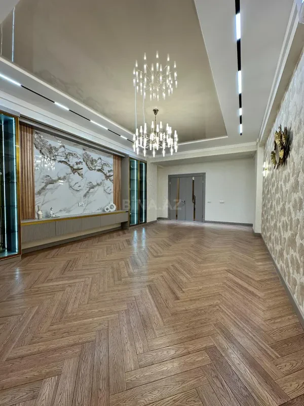 Satılır 4 otaqlı mənzil 245 m²