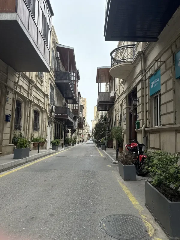 Kirayə verilir 1 otaqlı ofis 52 m²