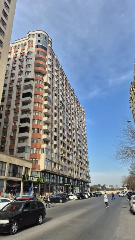 Satılır 4 otaqlı mənzil 185 m²