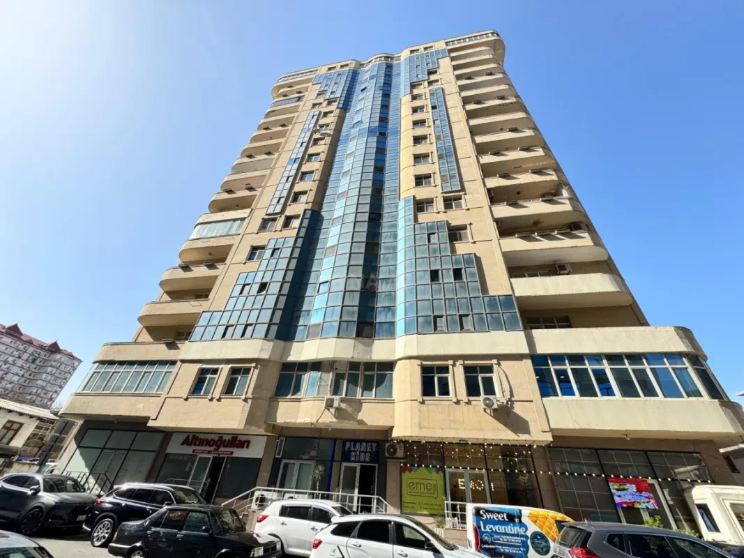 Satılır 3 otaqlı mənzil 135 m²
