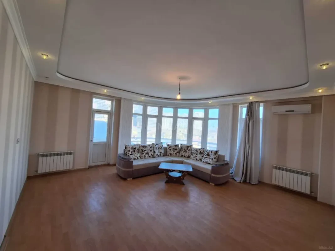 Satılır 3 otaqlı mənzil 145 m²