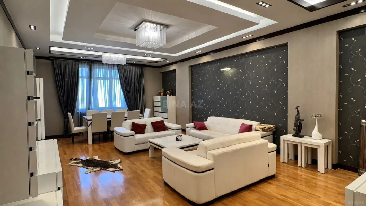 Satılır 4 otaqlı mənzil 220 m²