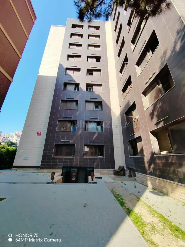 Satılır obyekt 200 m²