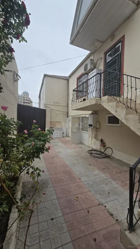 Satılır 7 otaqlı həyət evi 130 m²