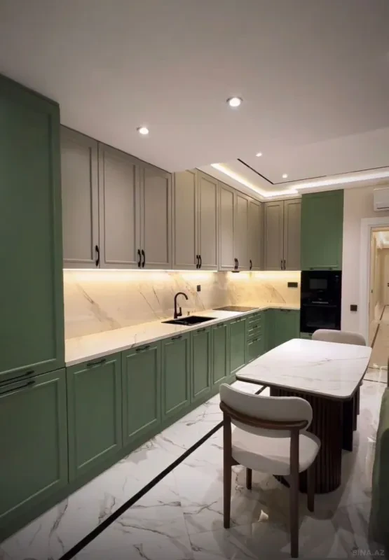 Satılır 4 otaqlı mənzil 168 m²