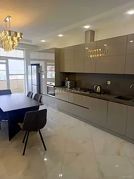 Kirayə verilir 4 otaqlı mənzil 210 m² — Bakı, Nərimanov 4 otaq 210.00 m²