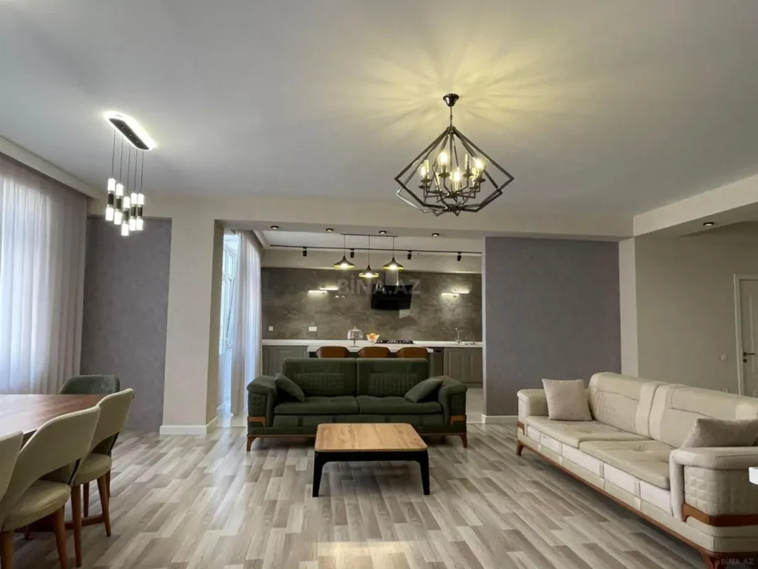 Satılır 4 otaqlı mənzil 173 m²