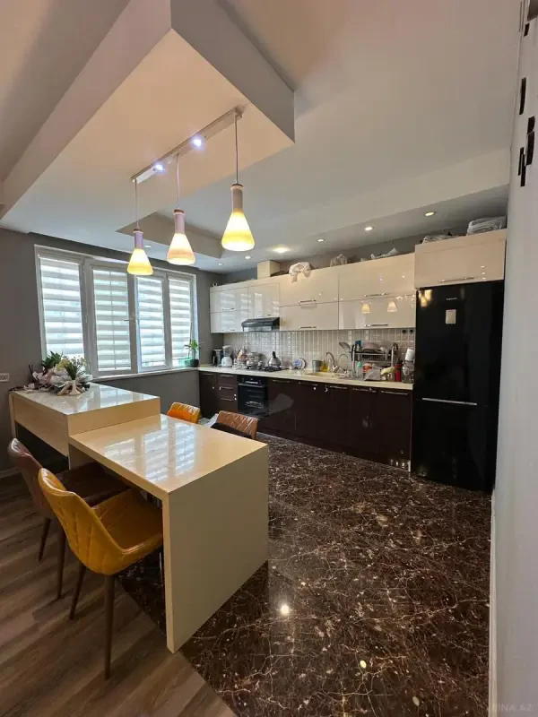 Satılır 8 otaqlı həyət evi 320 m²