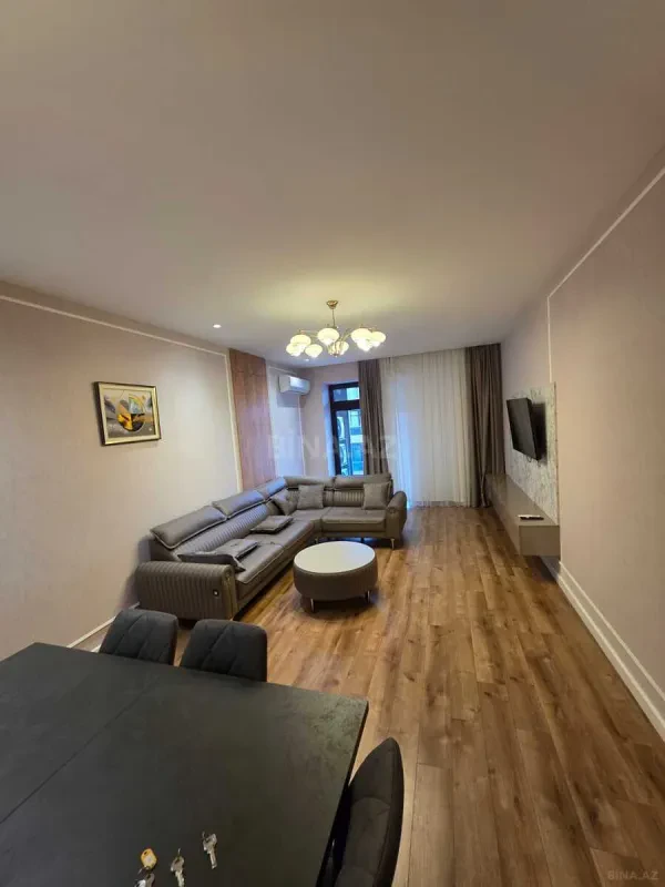 Kirayə verilir 2 otaqlı mənzil 104 m²