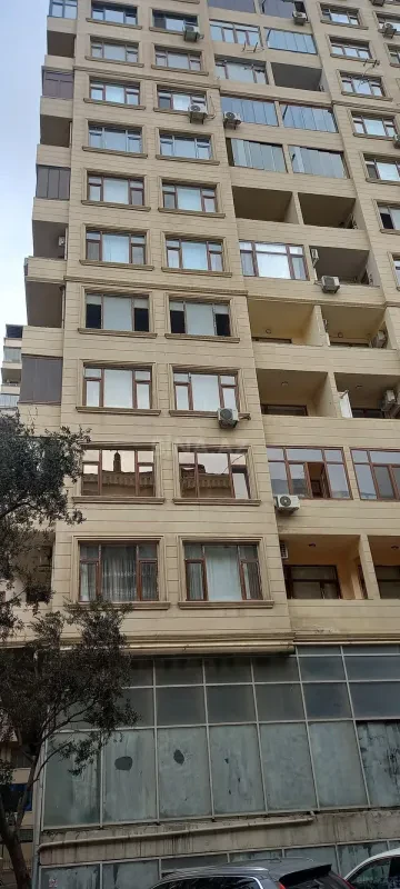 Satılır 3 otaqlı mənzil 148 m²
