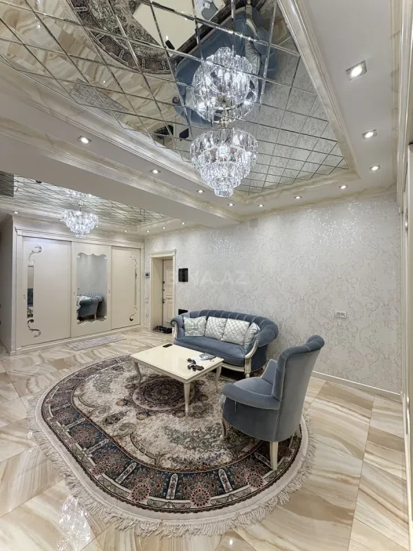 Satılır 5 otaqlı mənzil 245 m²