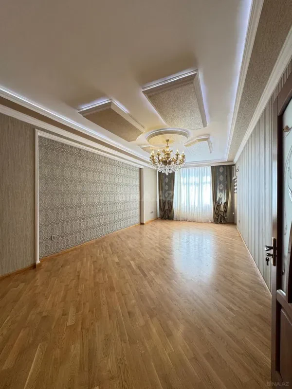 Satılır 3 otaqlı mənzil 134 m²