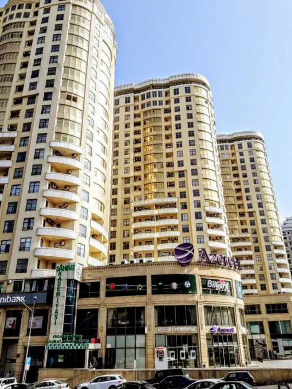 Kirayə verilir 4 otaqlı mənzil 175 m²
