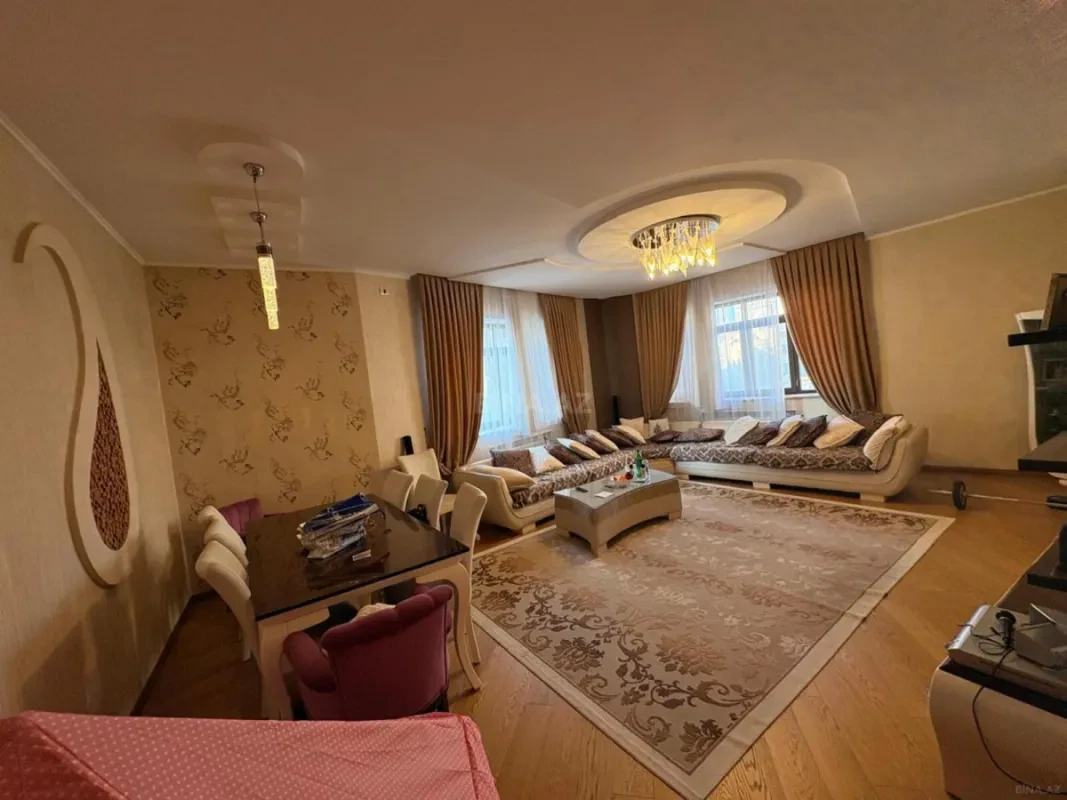 Satılır 4 otaqlı mənzil 180 m²