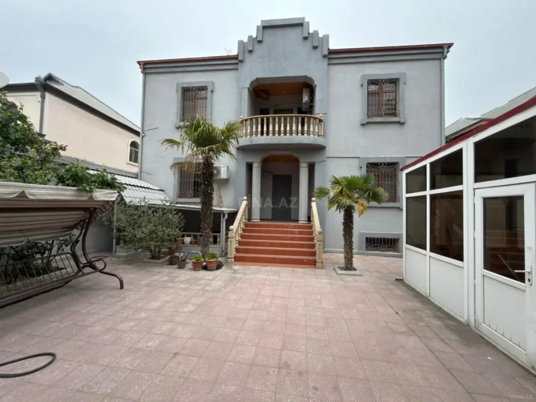 Kirayə verilir 12 otaqlı həyət evi 300 m²