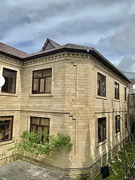 Satılır 8 otaqlı həyət evi 404 m² — Zaqatala 8 otaq 404.00 m²