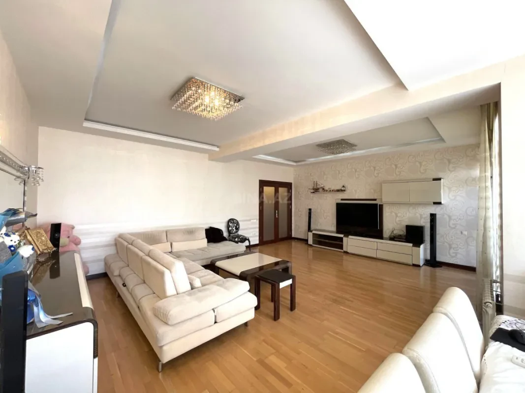 Satılır 3 otaqlı mənzil 150 m²