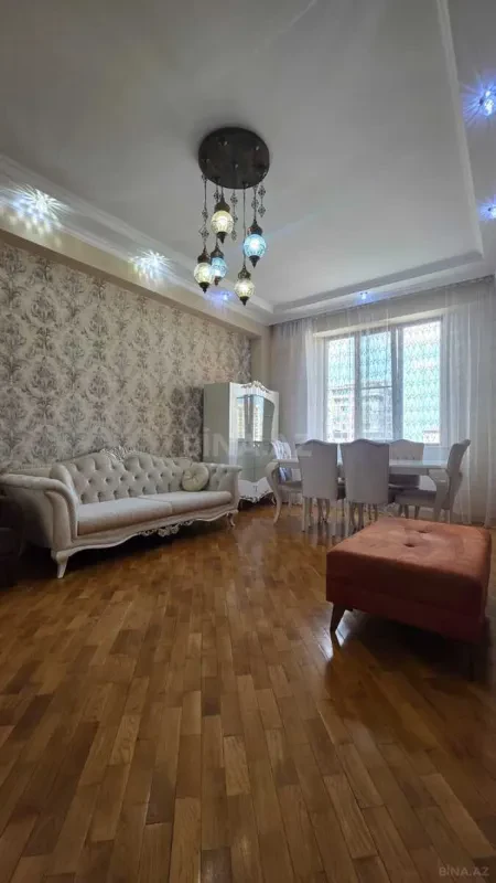 Kirayə verilir 2 otaqlı mənzil 70 m²