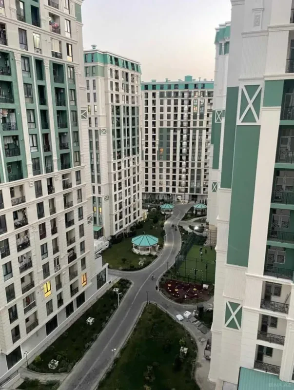 Satılır 3 otaqlı mənzil 120.6 m²