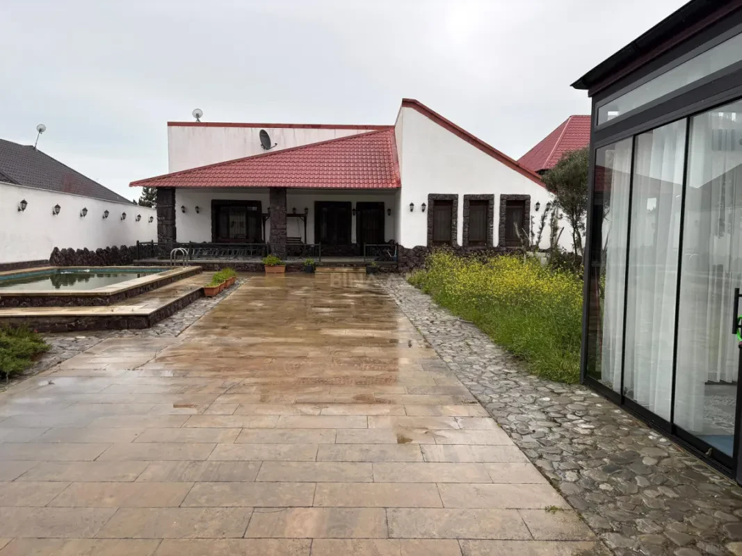 Kirayə verilir 4 otaqlı həyət evi 240 m²