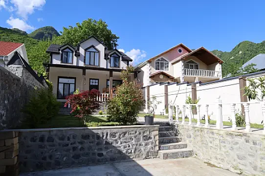 Kirayə verilir 6 otaqlı həyət evi 120 m² — Qax 6 otaq 120.00 m²