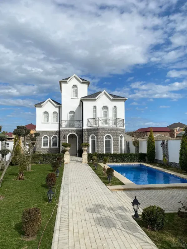 Kirayə verilir 5 otaqlı həyət evi 260 m²