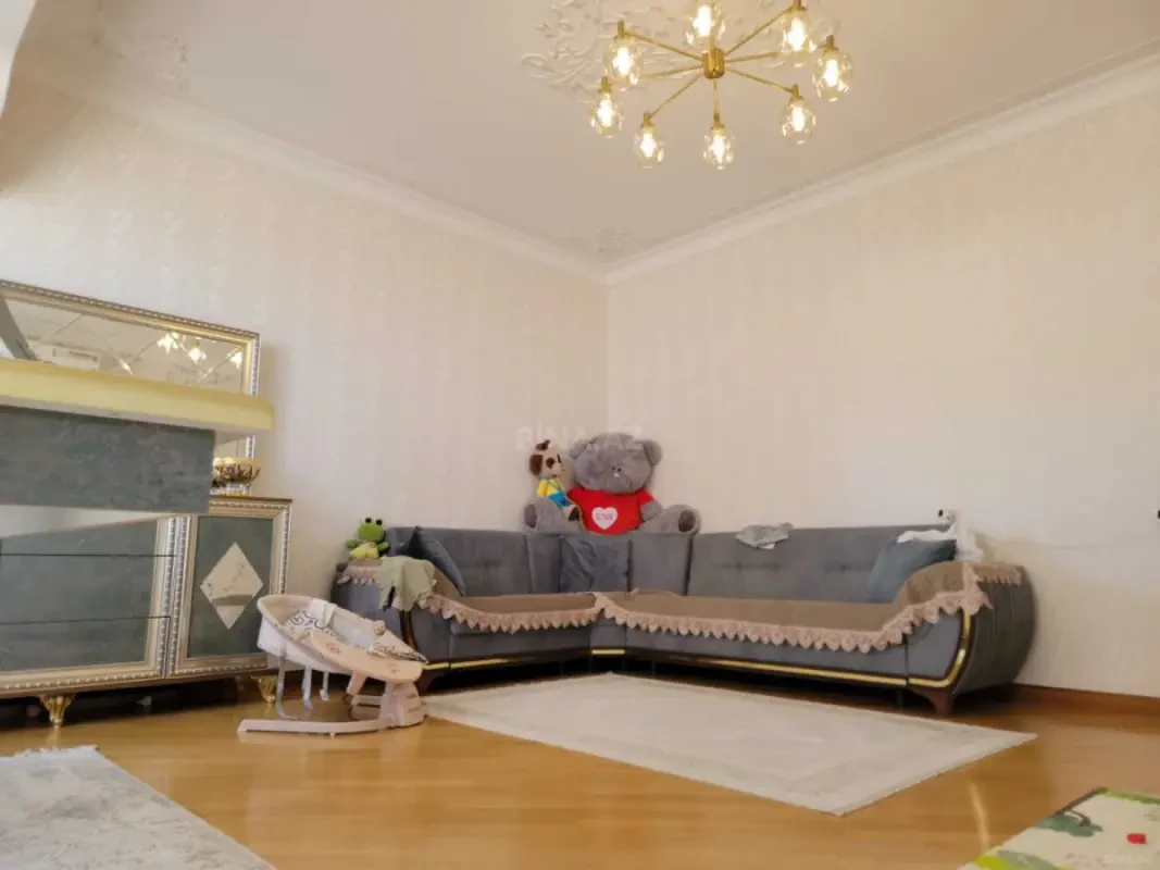 Satılır 3 otaqlı mənzil 135 m²