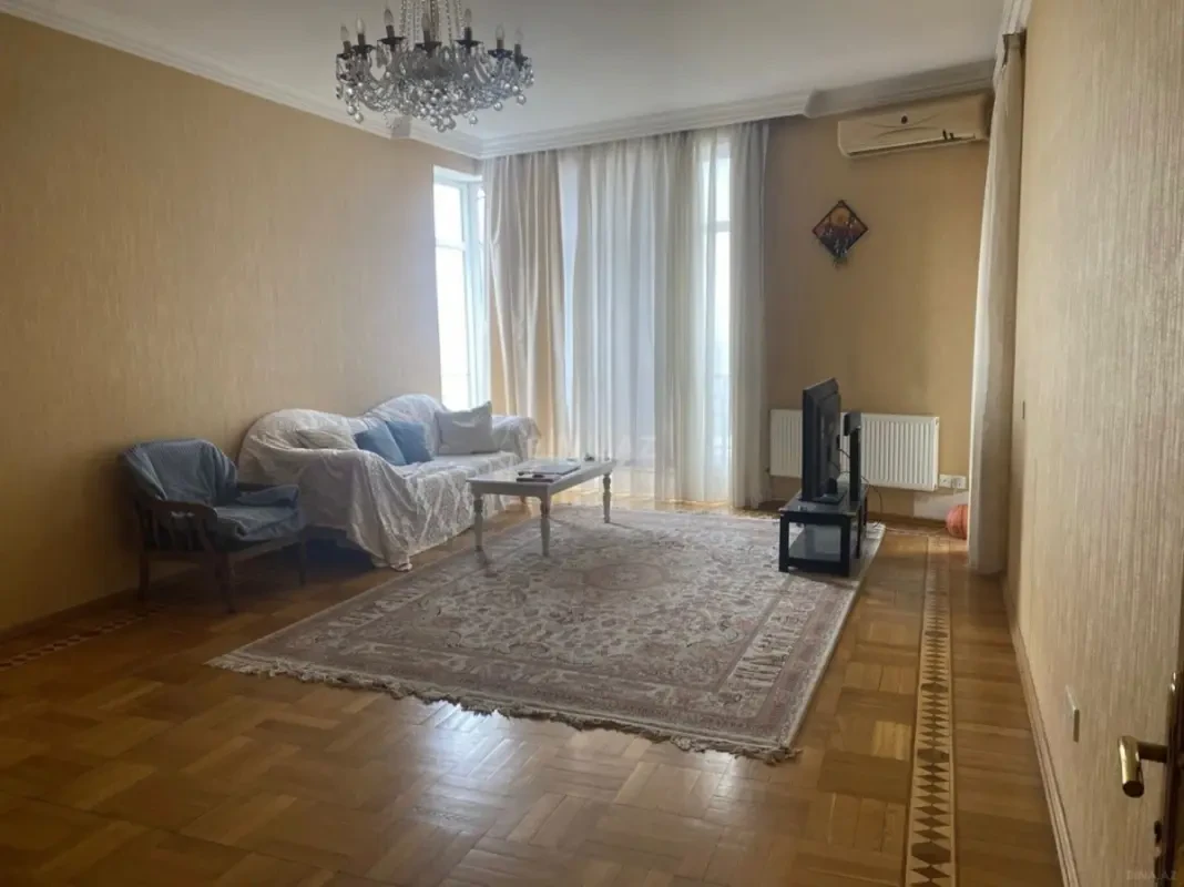 Satılır 3 otaqlı mənzil 124 m²