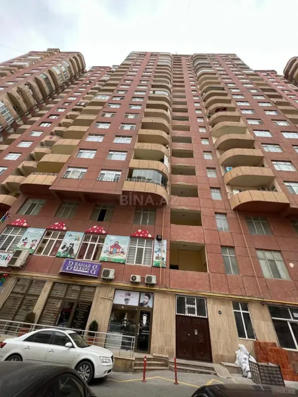 Satılır 4 otaqlı mənzil 200 m²